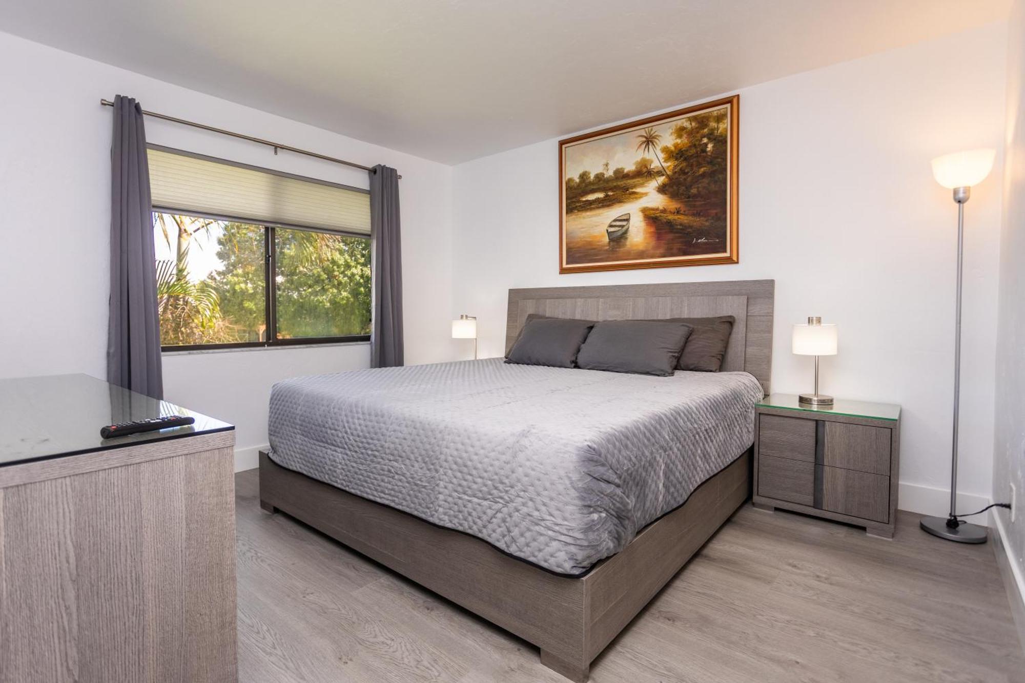 Bass & Sun Condominium 2/2 Bedroom Клюистън Стая снимка