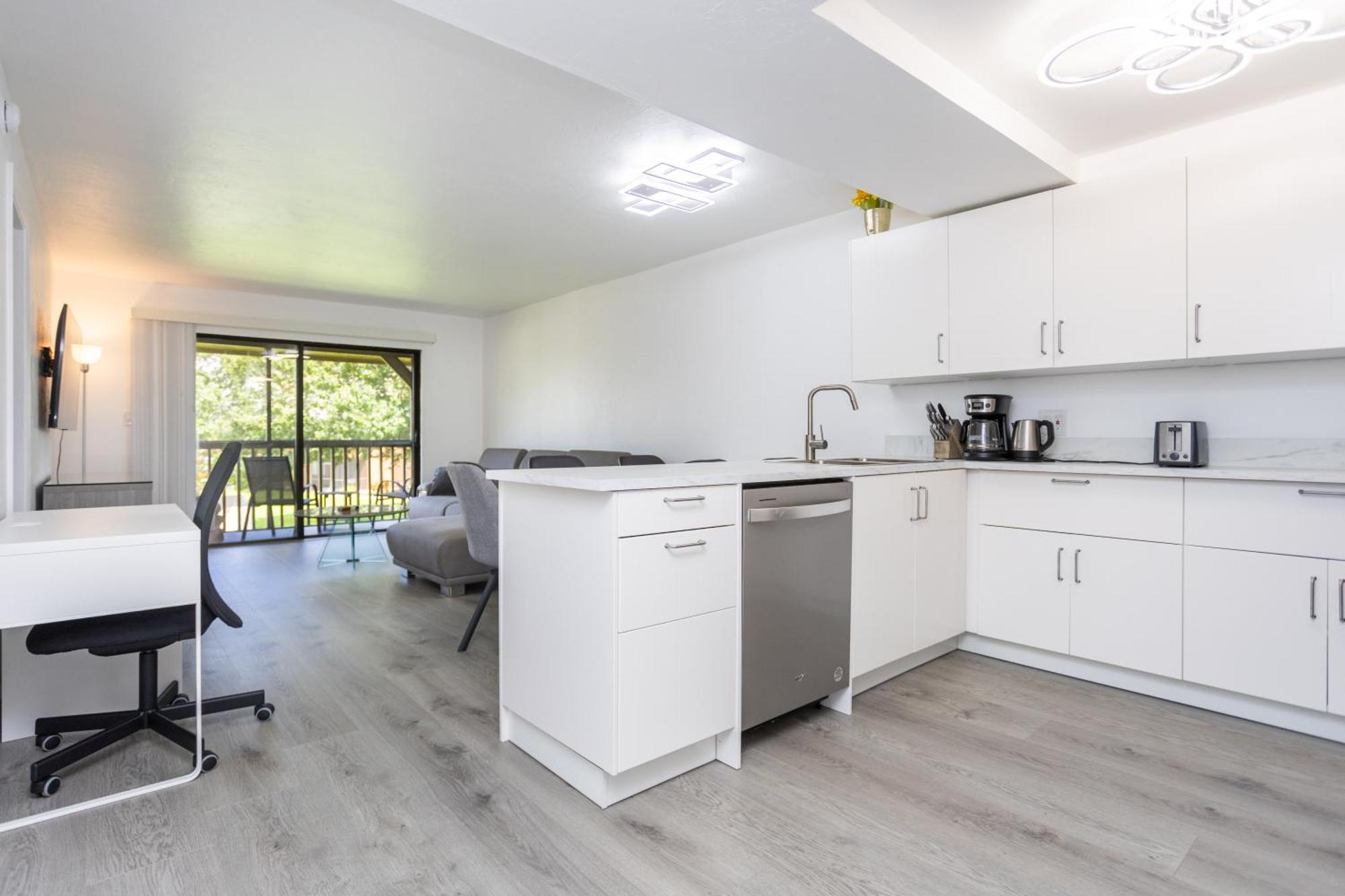 Bass & Sun Condominium 2/2 Bedroom Клюистън Стая снимка