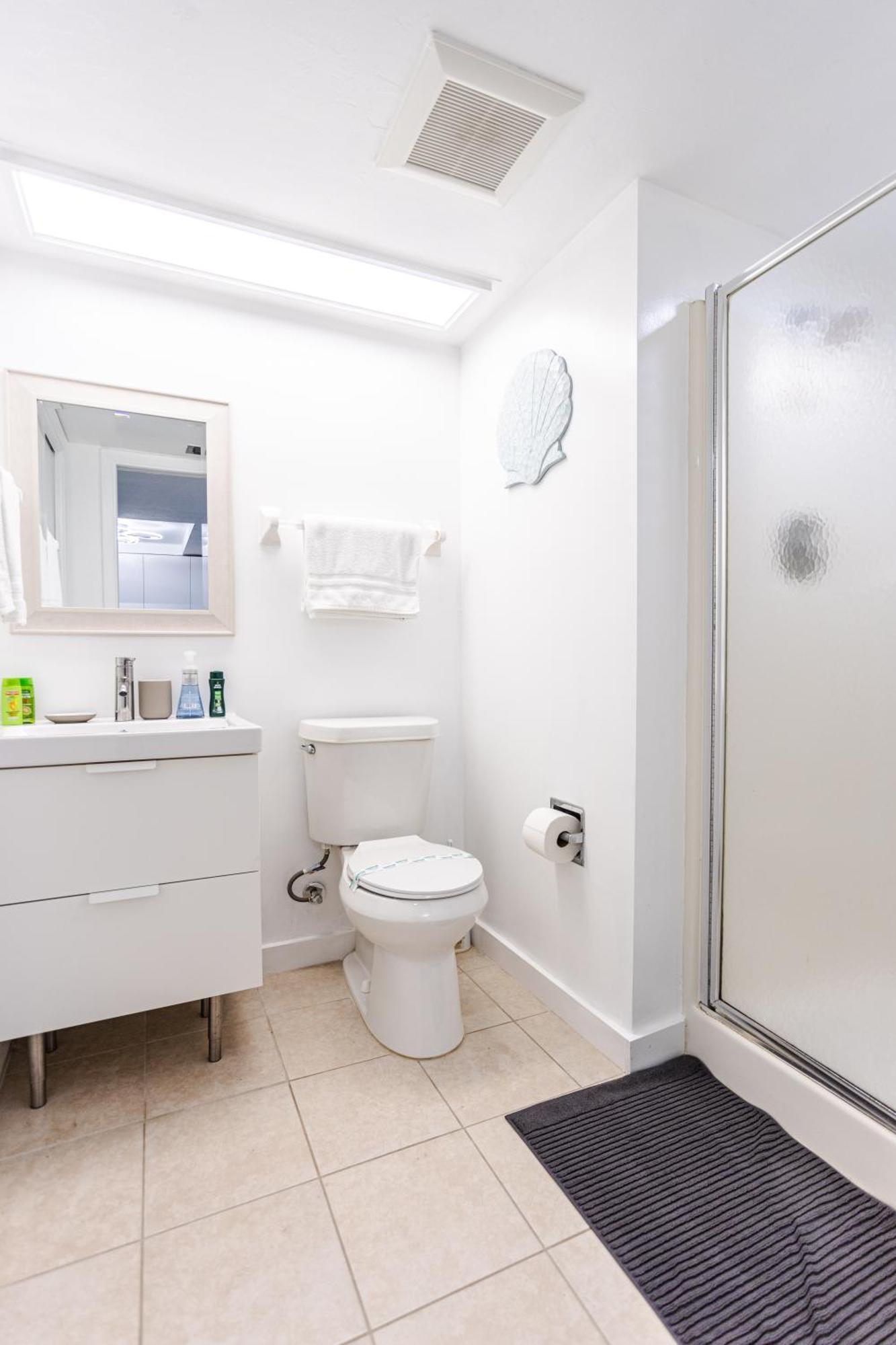 Bass & Sun Condominium 2/2 Bedroom Клюистън Стая снимка