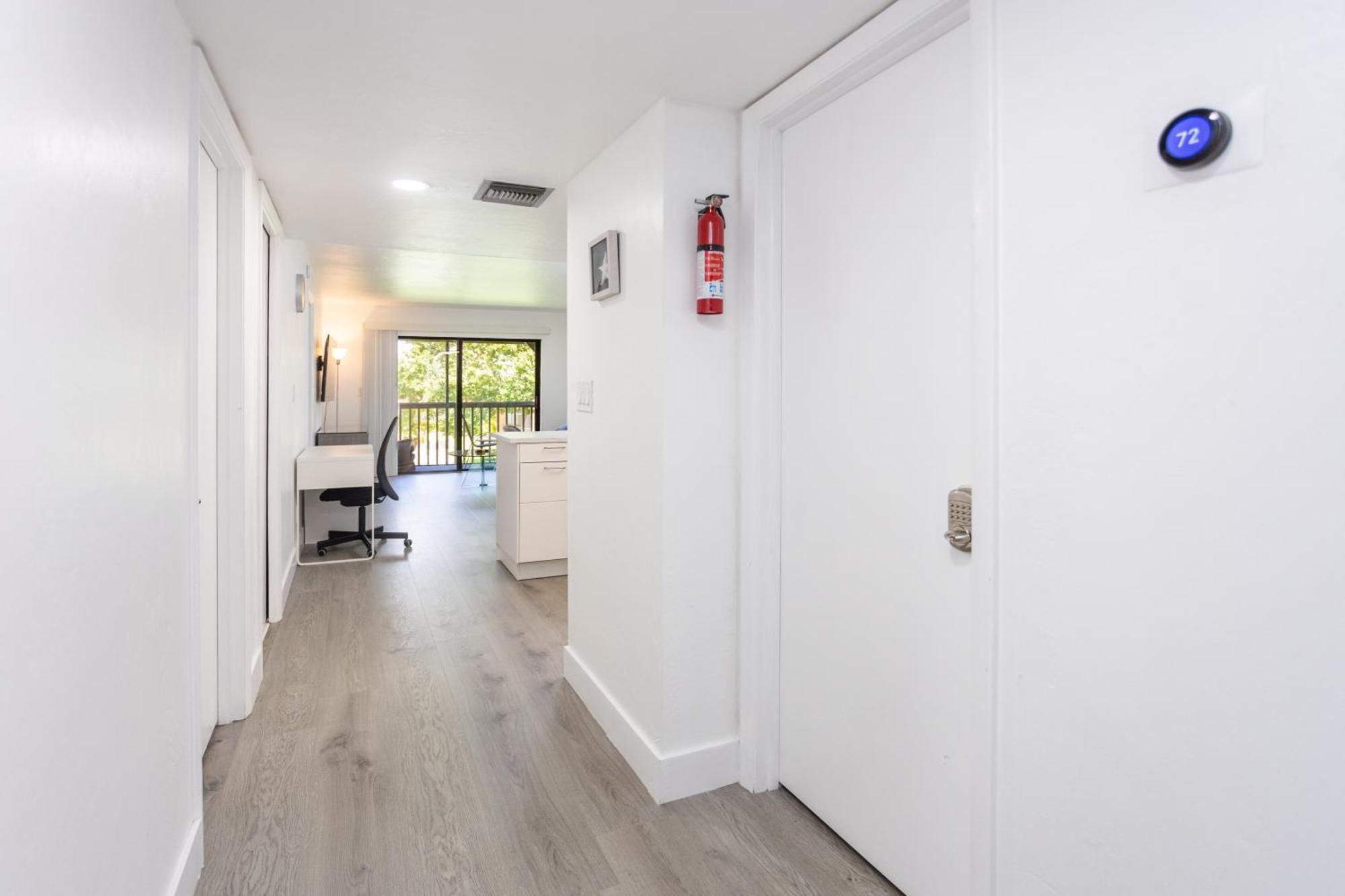 Bass & Sun Condominium 2/2 Bedroom Клюистън Стая снимка