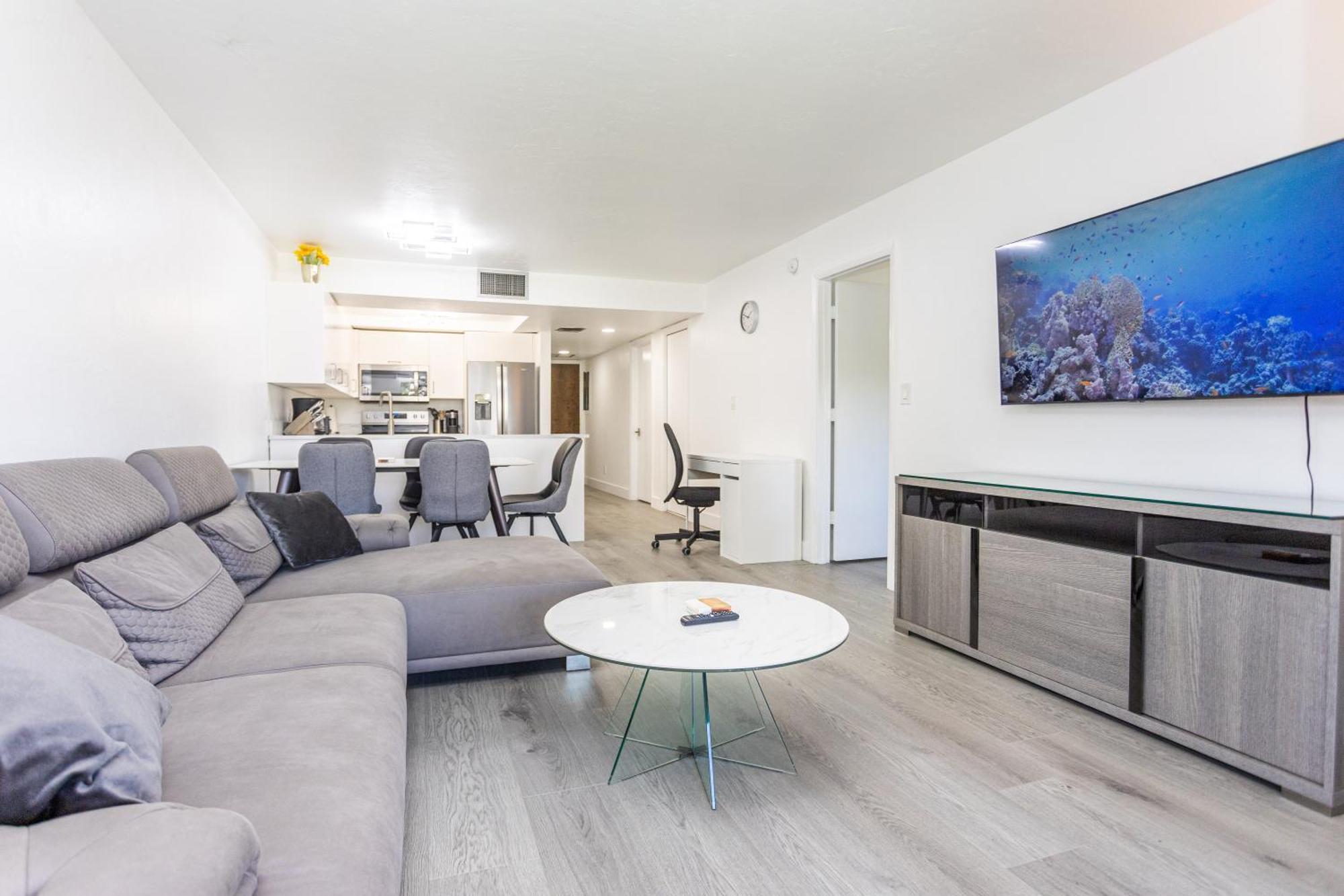 Bass & Sun Condominium 2/2 Bedroom Клюистън Стая снимка