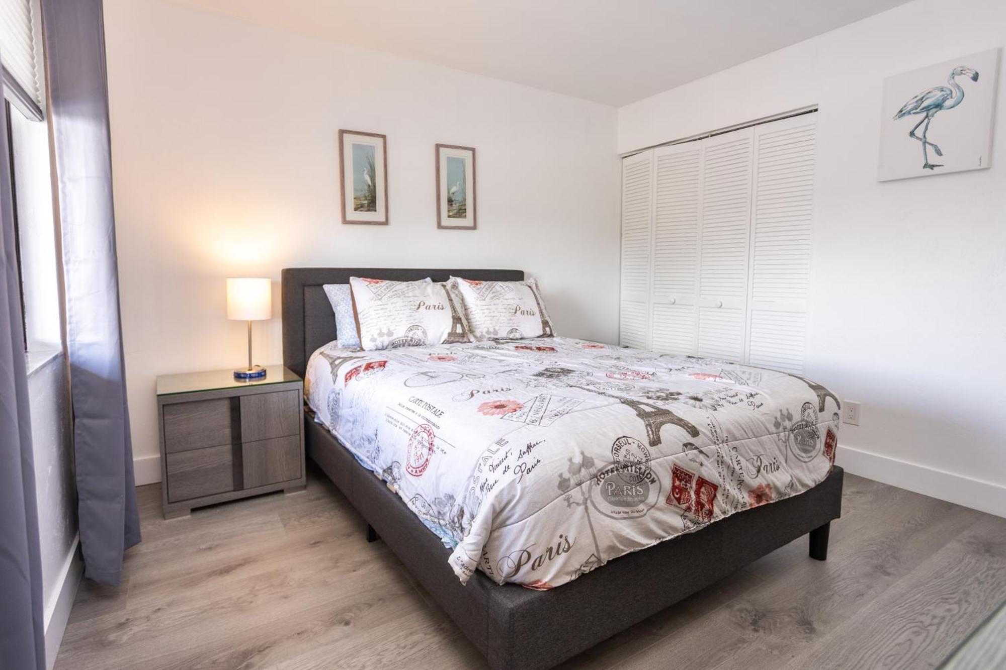 Bass & Sun Condominium 2/2 Bedroom Клюистън Стая снимка