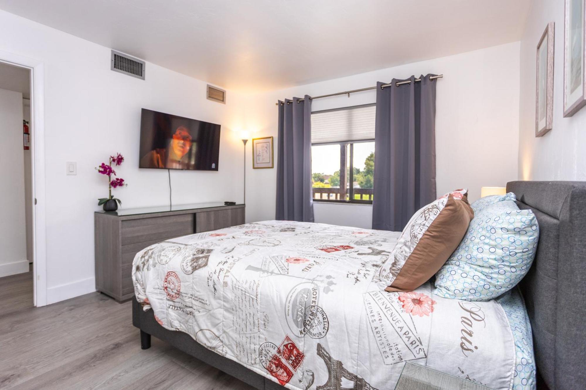Bass & Sun Condominium 2/2 Bedroom Клюистън Стая снимка