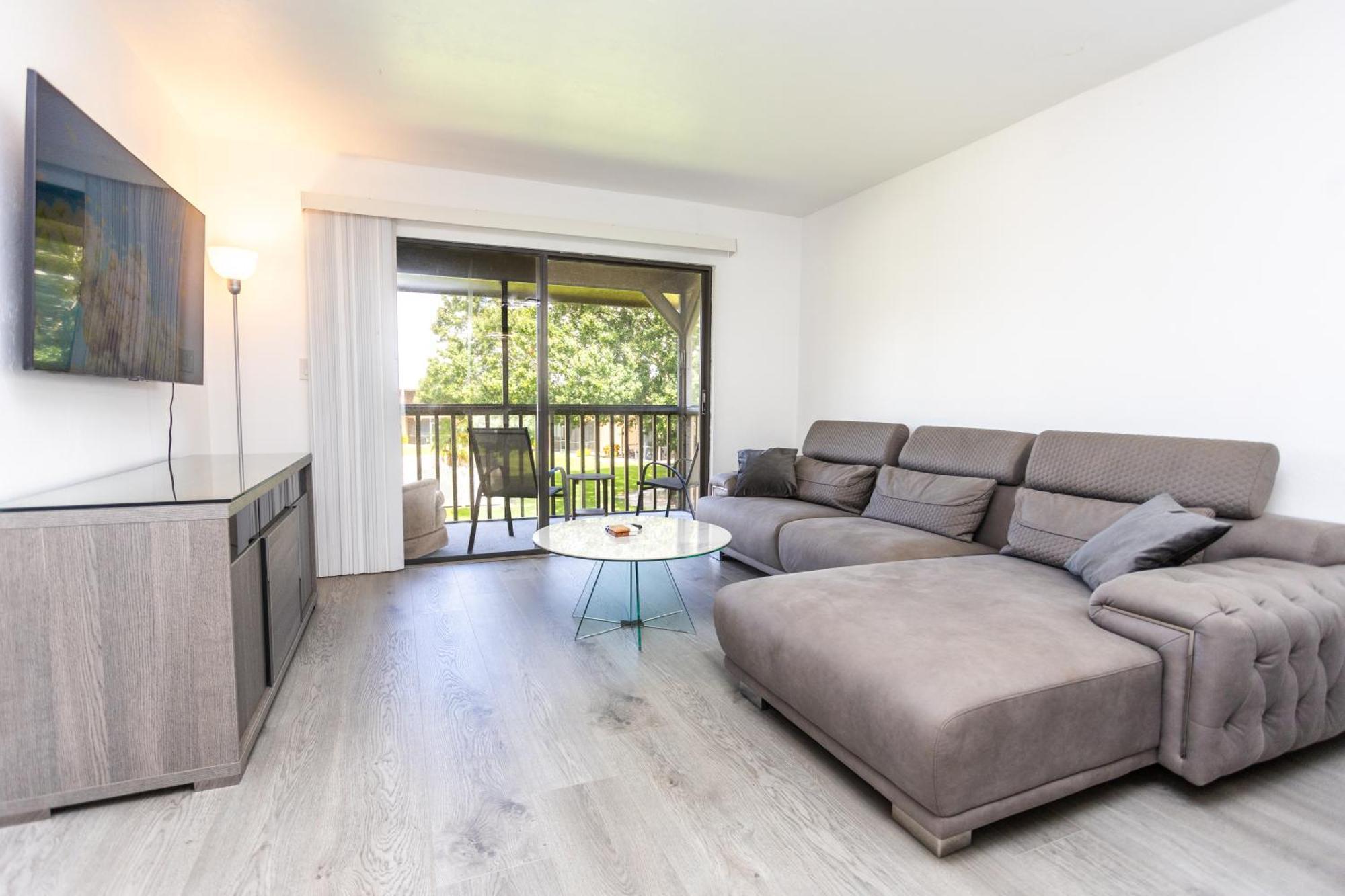 Bass & Sun Condominium 2/2 Bedroom Клюистън Стая снимка