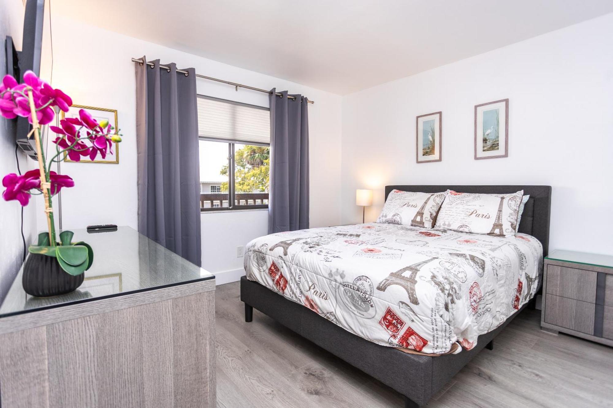 Bass & Sun Condominium 2/2 Bedroom Клюистън Стая снимка