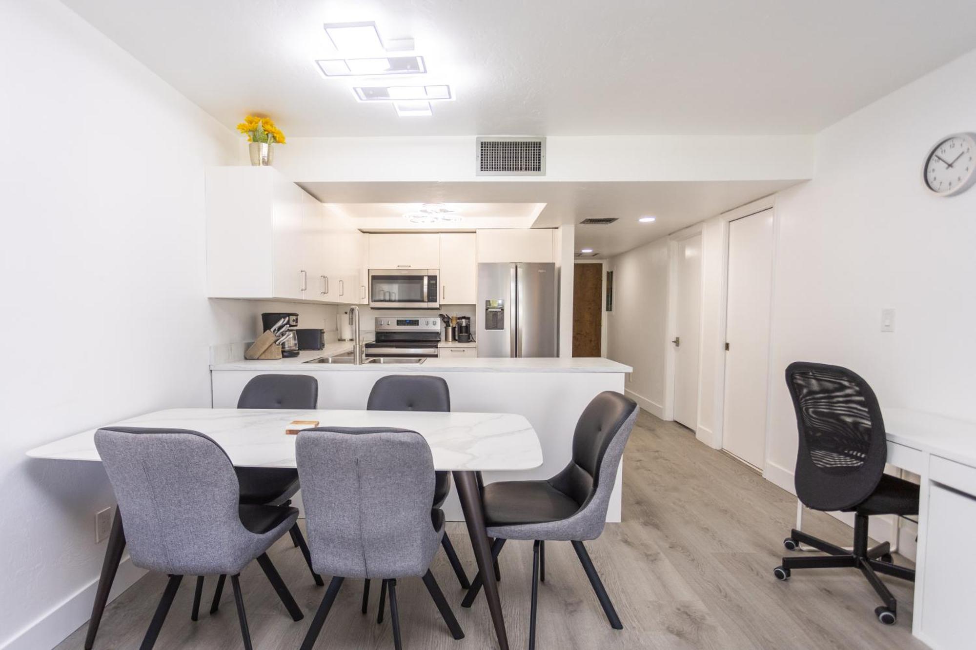 Bass & Sun Condominium 2/2 Bedroom Клюистън Стая снимка
