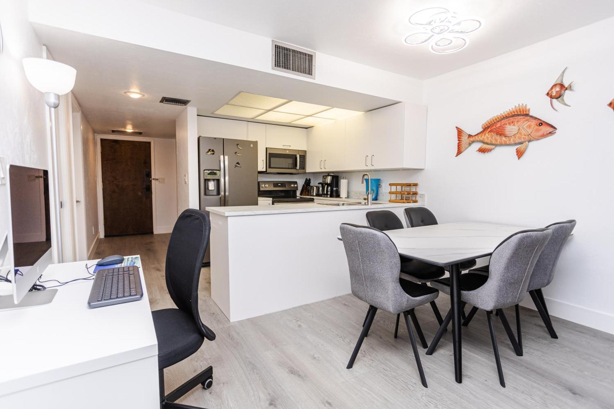 Bass & Sun Condominium 2/2 Bedroom Клюистън Стая снимка