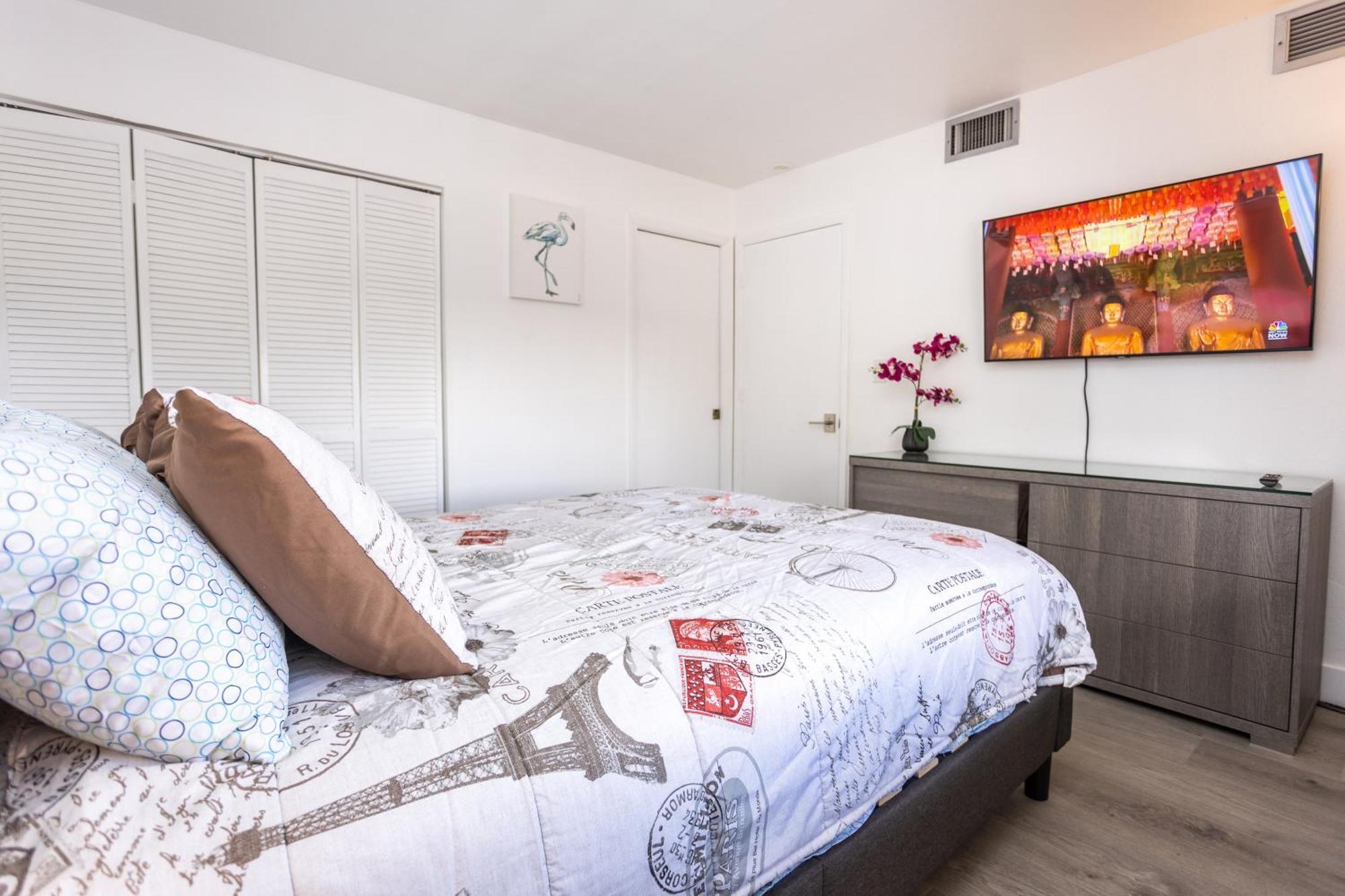 Bass & Sun Condominium 2/2 Bedroom Клюистън Стая снимка